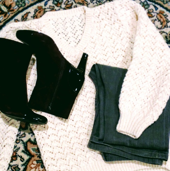 Sweaters - V-neck Sweater